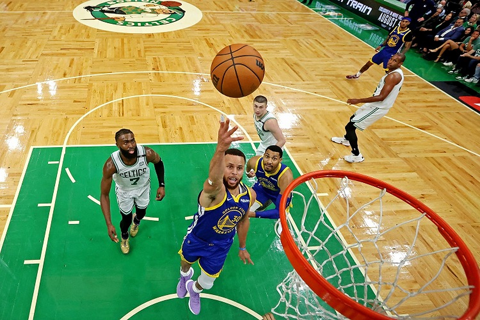 关于金州勇士迎NBA总决赛关键赛；最后时刻更衣室发声；态度坚定；赛季目标并未改变的信息