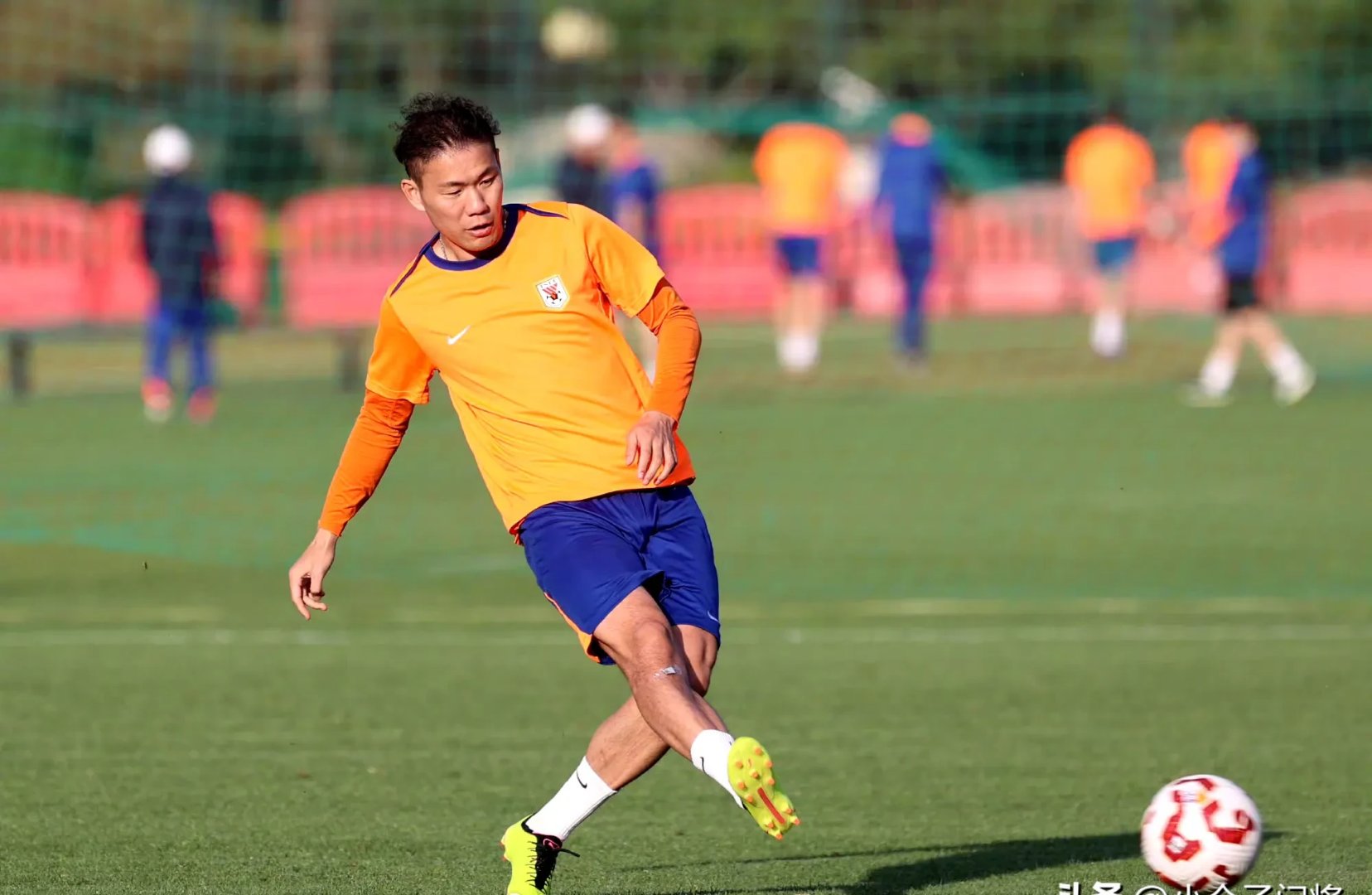 里程碑夜山东泰山豪取连胜，英超转会期刷纪录，管理层满意，训练强度明显提升的简单介绍