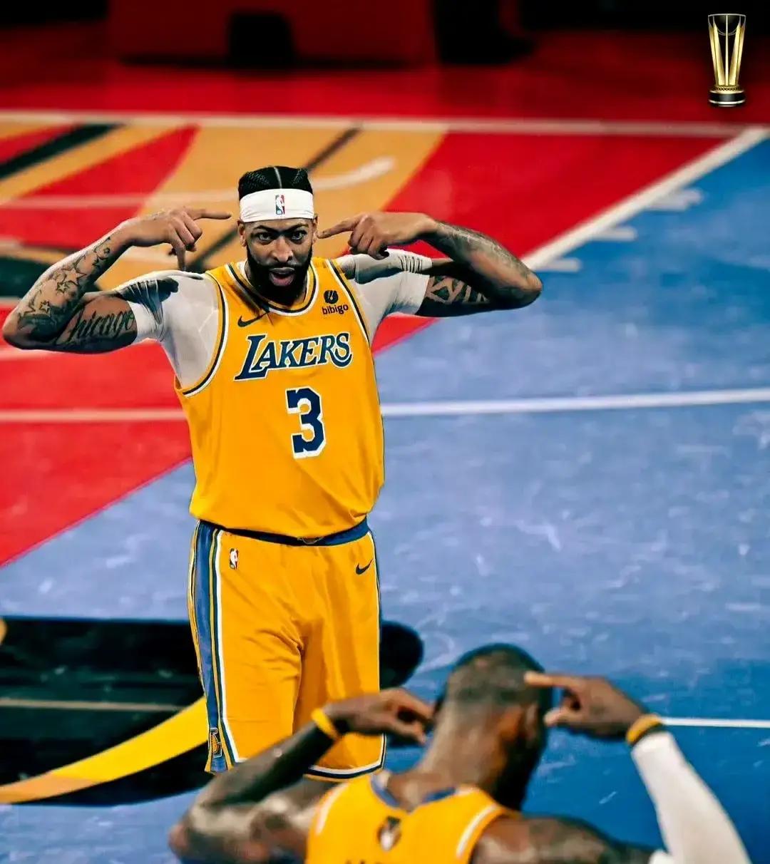 包含今晨洛杉矶湖人豪取连胜：法国杯节点到来；球迷炸锅；更衣室氛围转暖的词条